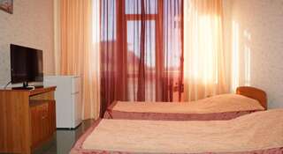 Гостиница Krokus Guest House Адлер Стандартный двухместный номер с 2 отдельными кроватями-2