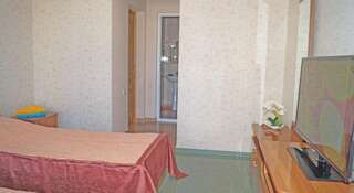 Гостиница Krokus Guest House Адлер Стандартный двухместный номер с 2 отдельными кроватями-1